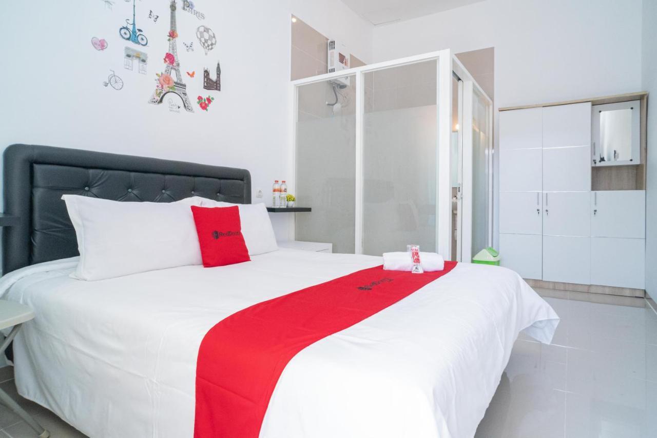 Hotel Reddoorz Syariah At Winong Nganjuk Extérieur photo