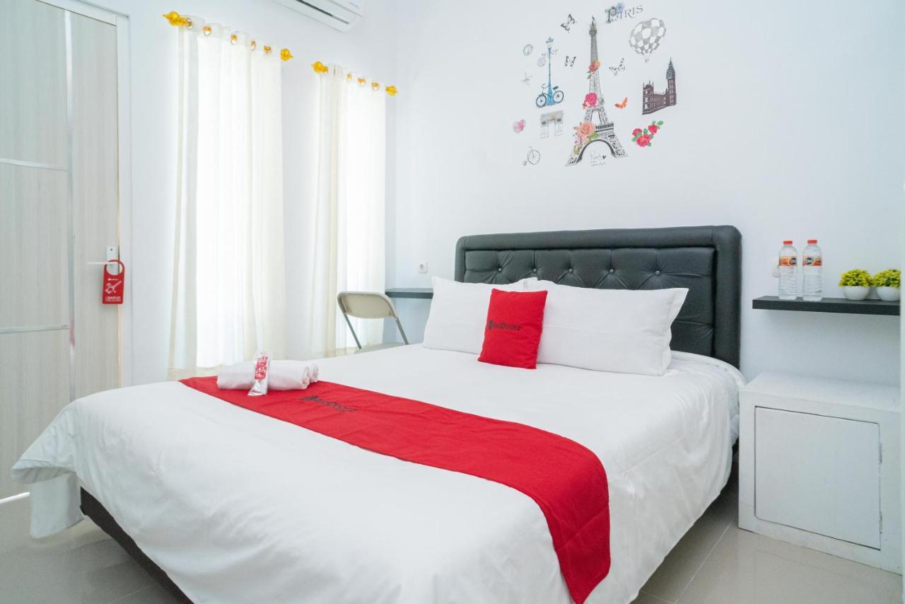 Hotel Reddoorz Syariah At Winong Nganjuk Extérieur photo