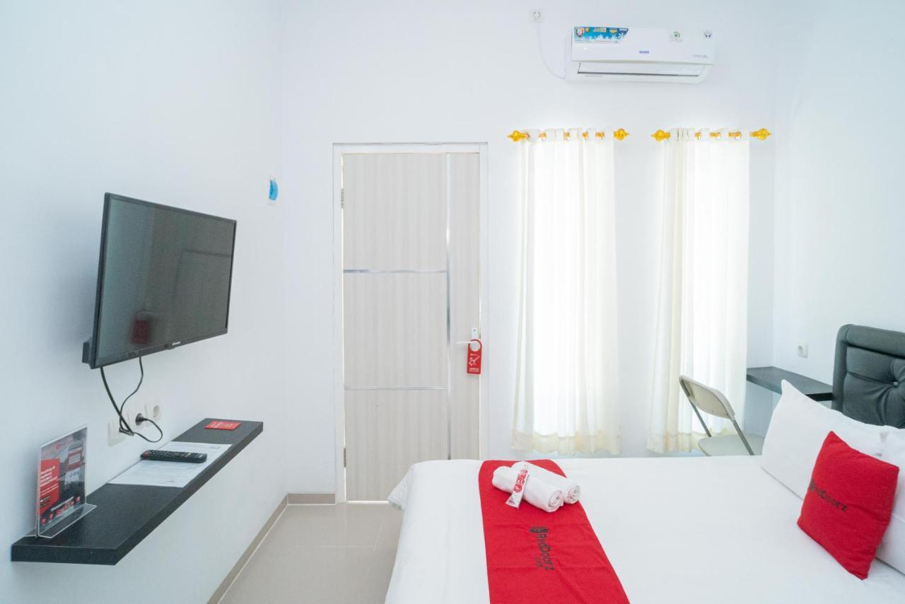 Hotel Reddoorz Syariah At Winong Nganjuk Extérieur photo