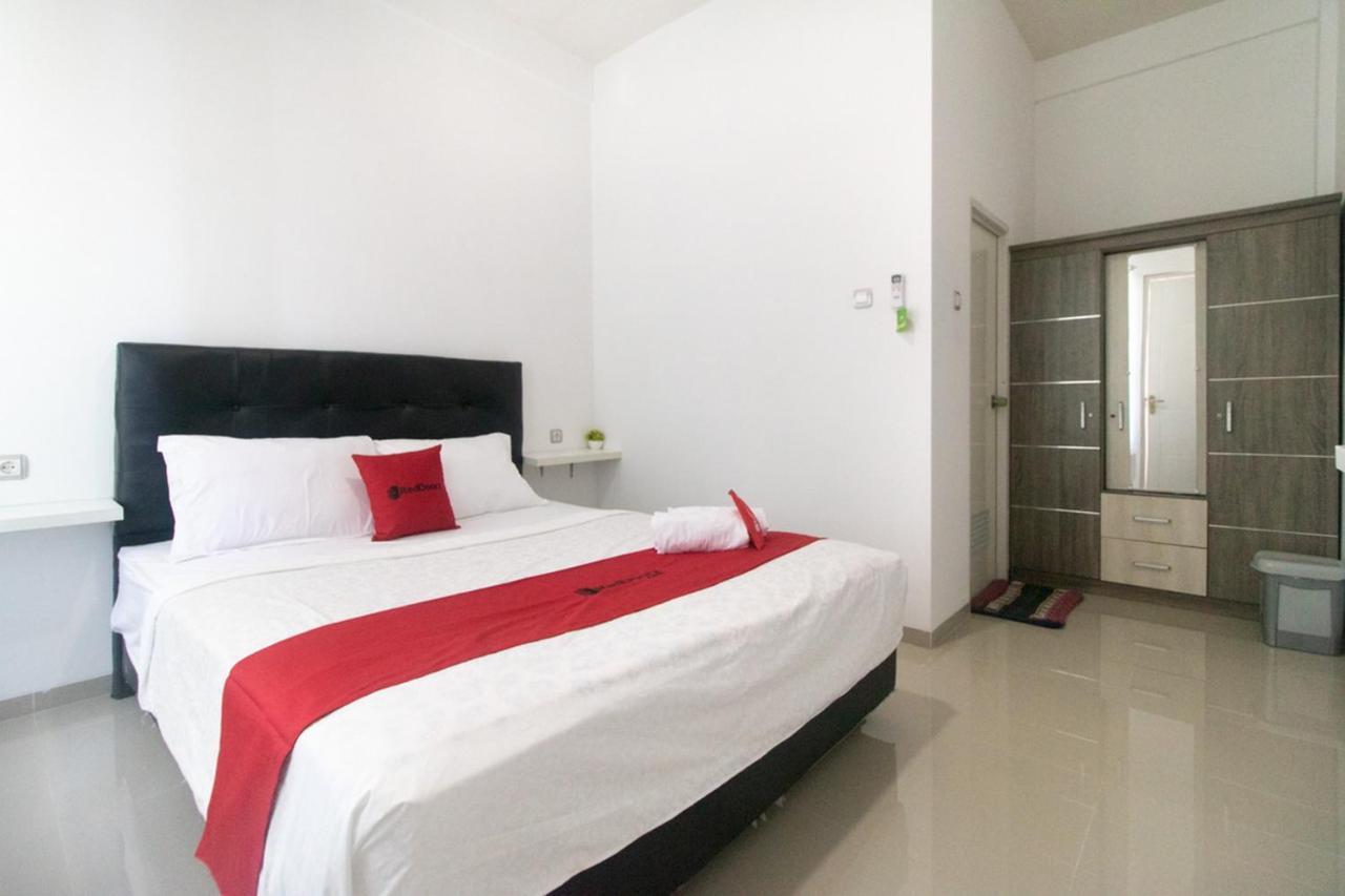 Hotel Reddoorz Syariah At Winong Nganjuk Extérieur photo